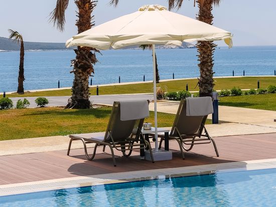 AXA_PoolArea_02.jpg
