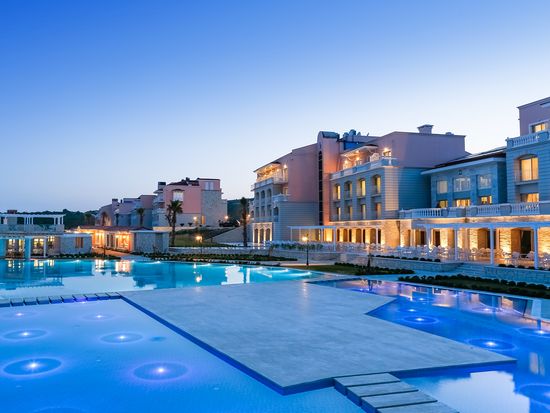 AXA_Hotel_NightView_02.jpg